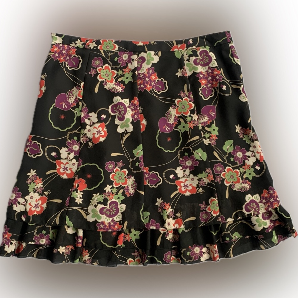 LOFT flowy, ruffled & floral skirt in size 12 petite, polyester